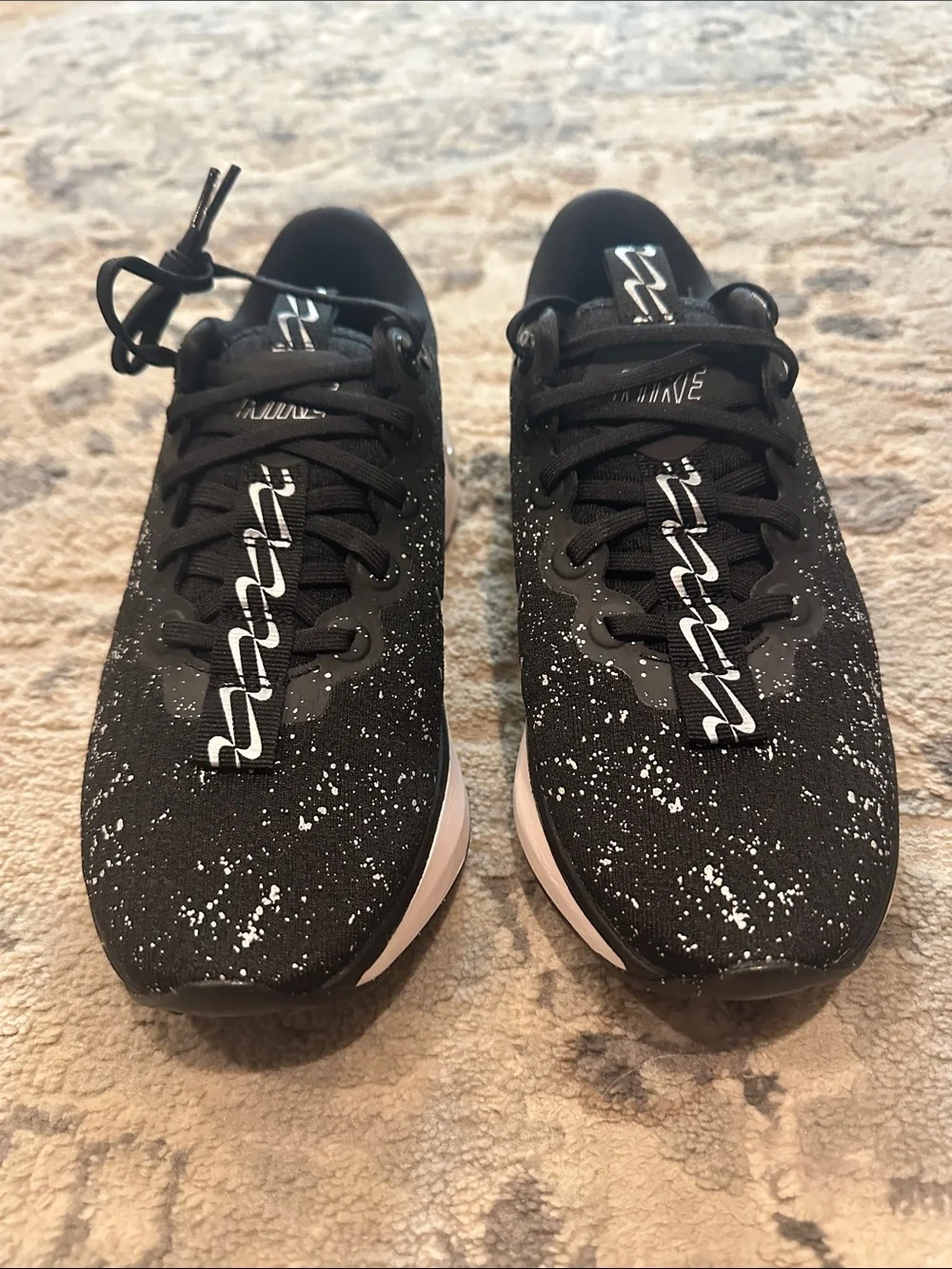 NIKE Motiva SE Walking Sneaker NIB